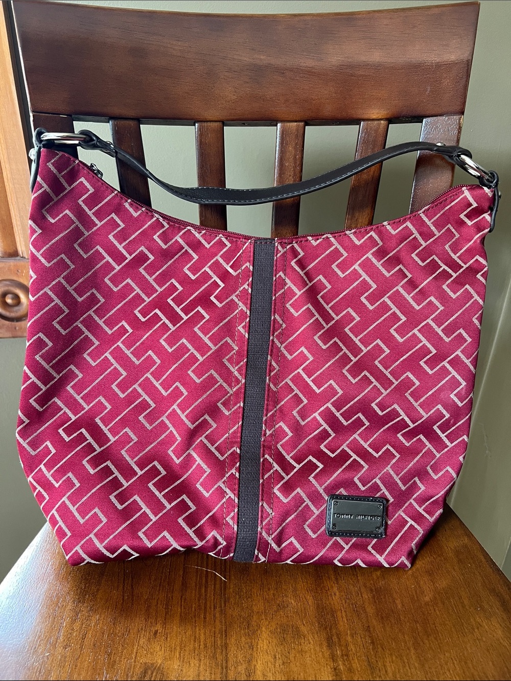 Tommy Hilfiger Red/tan zippered tote with pebbled brown vegan leather trim
